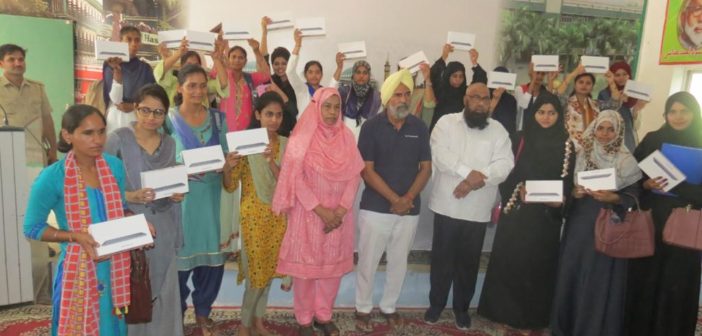Smart Phone Distrubution – Hashmi Girls Degree College & Hashmi College Of LAW